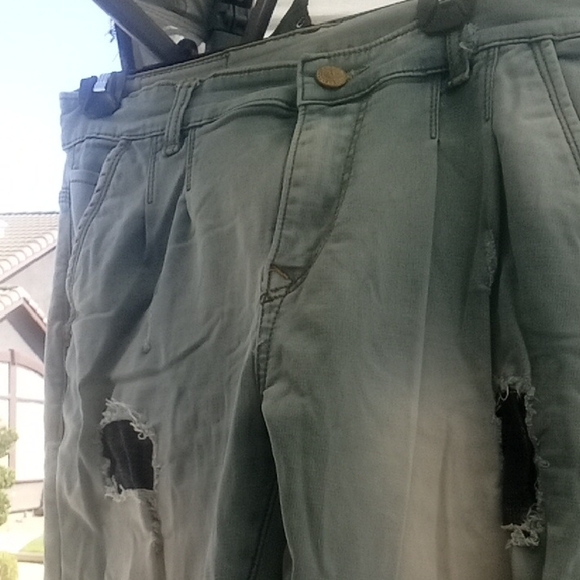 Gant Men's Relaxed Jeans - Distressed Blue - Picture 1 of 1